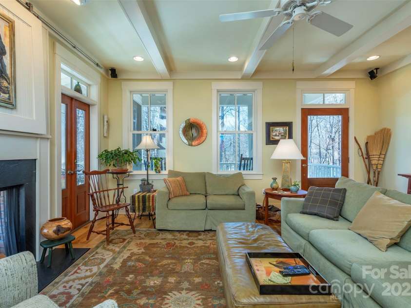 9 Lake Avenue, Black Mountain, NC 28711.  MLS# CAR4228641, YatesRealty ID 5898. 
