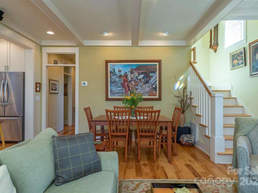 9 Lake Avenue, Black Mountain, NC 28711.  MLS# CAR4228641, YatesRealty ID 5898. 