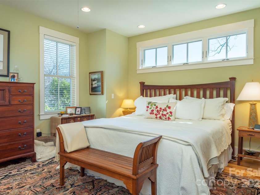 9 Lake Avenue, Black Mountain, NC 28711.  MLS# CAR4228641, YatesRealty ID 5898. 
