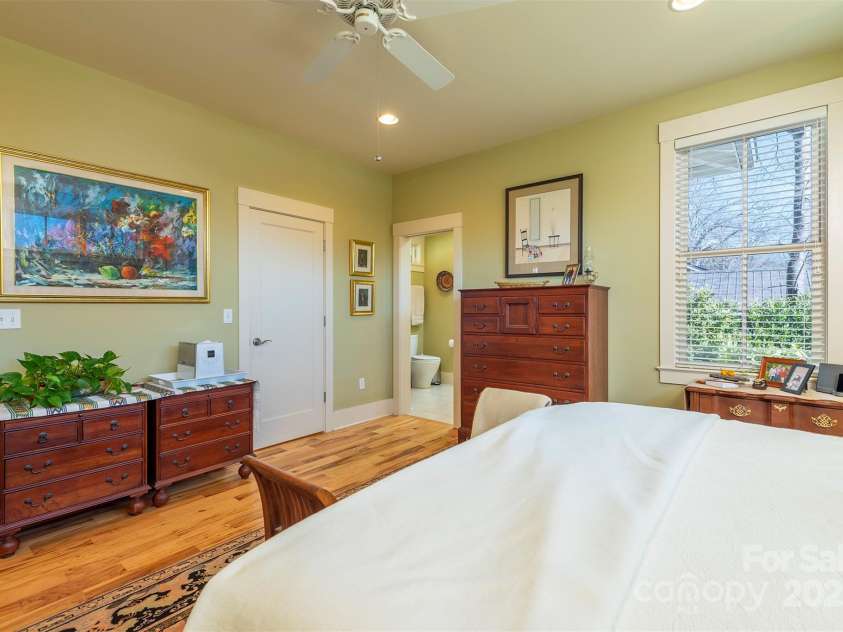 9 Lake Avenue, Black Mountain, NC 28711.  MLS# CAR4228641, YatesRealty ID 5898. 