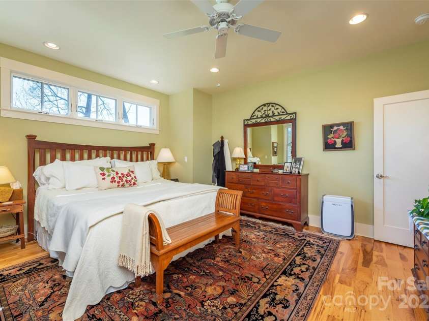 9 Lake Avenue, Black Mountain, NC 28711.  MLS# CAR4228641, YatesRealty ID 5898. 