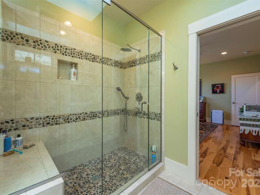 9 Lake Avenue, Black Mountain, NC 28711.  MLS# CAR4228641, YatesRealty ID 5898. 