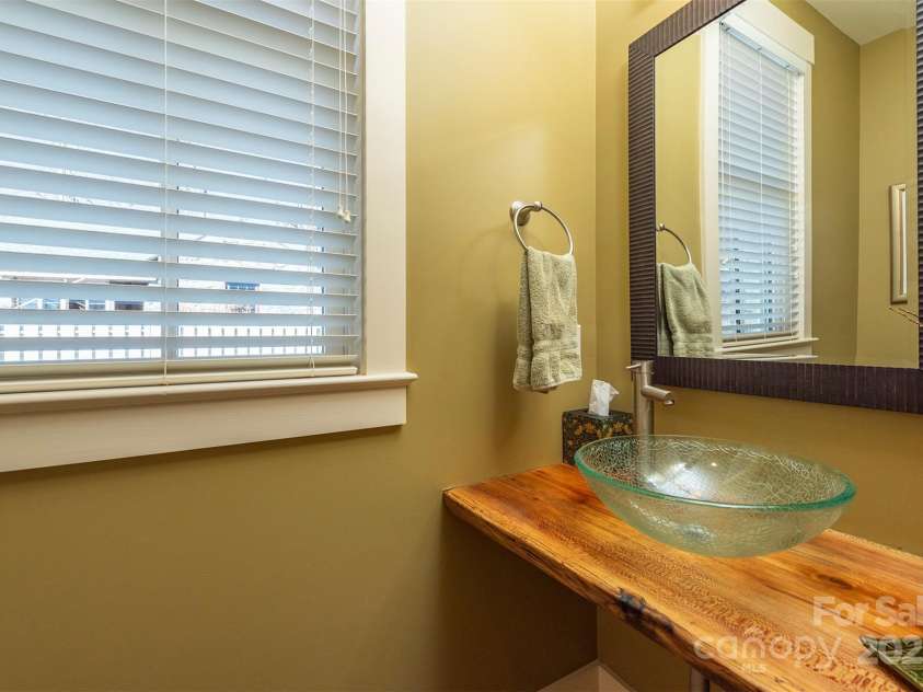 9 Lake Avenue, Black Mountain, NC 28711.  MLS# CAR4228641, YatesRealty ID 5898. 