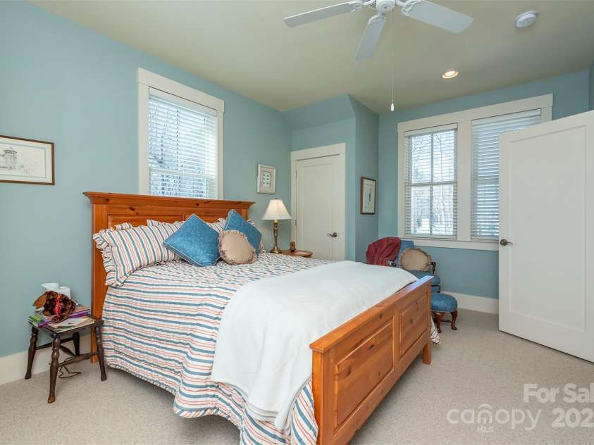 9 Lake Avenue, Black Mountain, NC 28711.  MLS# CAR4228641, YatesRealty ID 5898. 