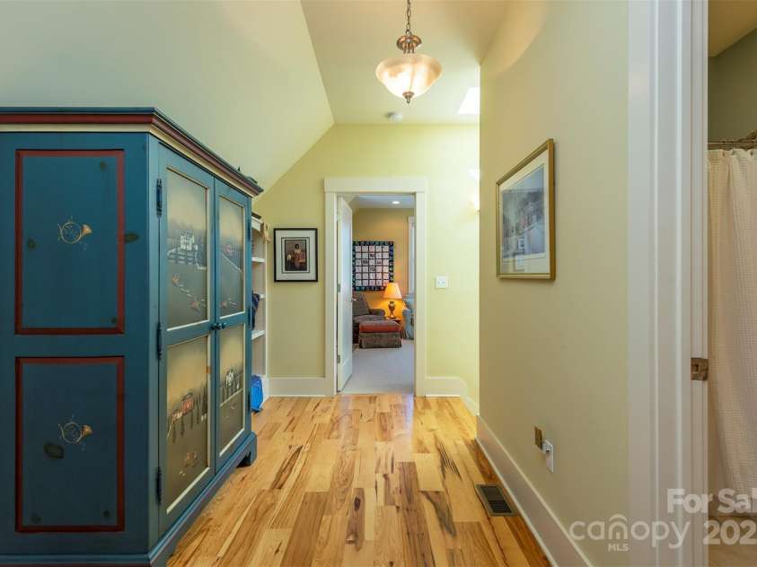 9 Lake Avenue, Black Mountain, NC 28711.  MLS# CAR4228641, YatesRealty ID 5898. 