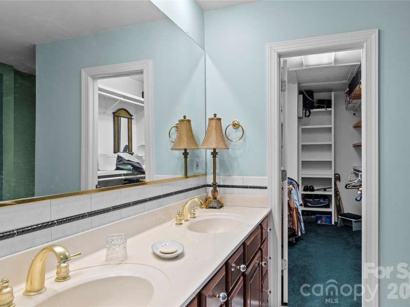 1430 Messick Oaks Trail, Lewisville, NC 27023.  MLS# CAR4351342, YatesRealty ID 5899. 