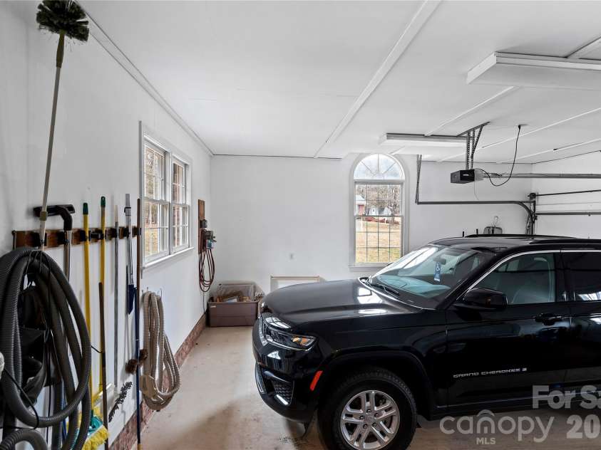 1430 Messick Oaks Trail, Lewisville, NC 27023.  MLS# CAR4351342, YatesRealty ID 5899. 