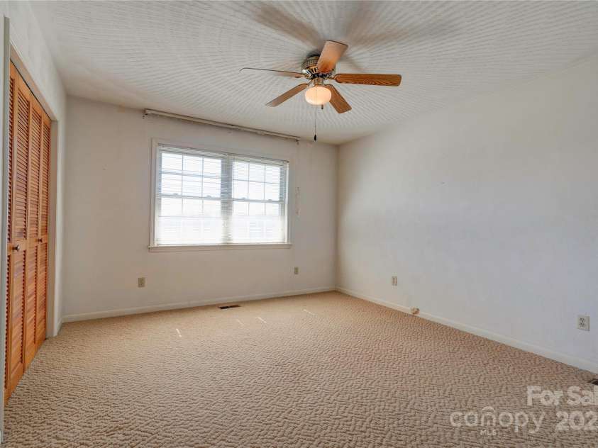 5830 NC 10 Highway, Hickory, NC 28602.  MLS# CAR4230811, YatesRealty ID 5899. Bedroom 1