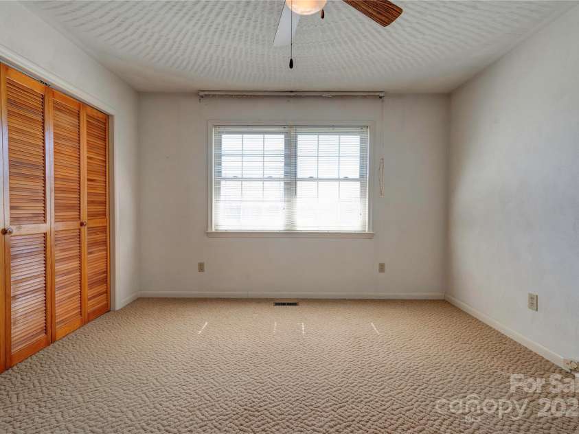 5830 NC 10 Highway, Hickory, NC 28602.  MLS# CAR4230811, YatesRealty ID 5899. Bedroom 1