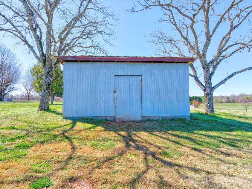 5830 NC 10 Highway, Hickory, NC 28602.  MLS# CAR4230811, YatesRealty ID 5899. Storage Building