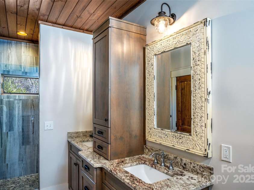 2349 Cornwallis Trail, Nebo, NC 28761.  MLS# CAR4201741, YatesRealty ID 590. Main Level Full Bathroom