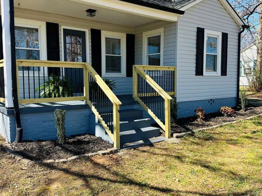 1385 5th Street, Hickory, NC 28601.  MLS# CAR4235829, YatesRealty ID 5901. 