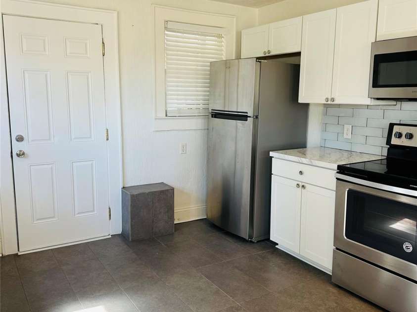 1385 5th Street, Hickory, NC 28601.  MLS# CAR4235829, YatesRealty ID 5901. 