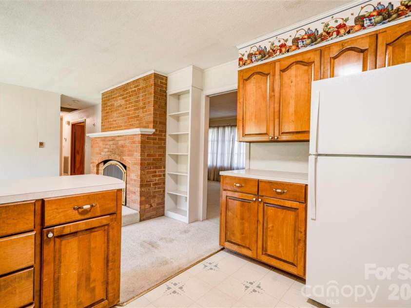 204 Stony Point Road, Kings Mountain, NC 28086.  MLS# CAR4438718, YatesRealty ID 59011. Kitchen