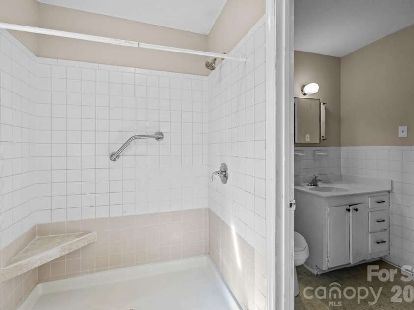 2629 Fairgreen Drive, Gastonia, NC 28056.  MLS# CAR4349145, YatesRealty ID 5902. 