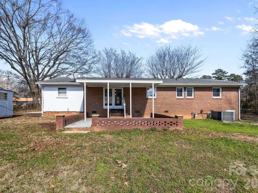 2629 Fairgreen Drive, Gastonia, NC 28056.  MLS# CAR4349145, YatesRealty ID 5902. 