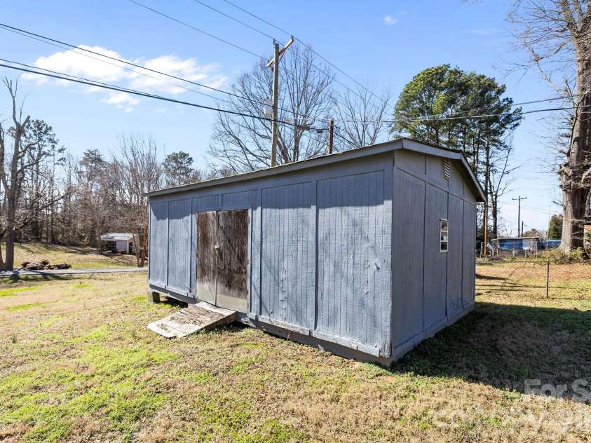 2629 Fairgreen Drive, Gastonia, NC 28056.  MLS# CAR4349145, YatesRealty ID 5902. 