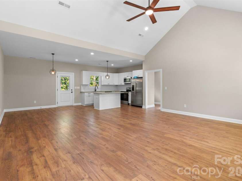 2208 University Drive, Lancaster, SC 29720.  MLS# CAR4437327, YatesRealty ID 59025. 
