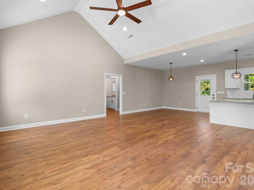2208 University Drive, Lancaster, SC 29720.  MLS# CAR4437327, YatesRealty ID 59025. 