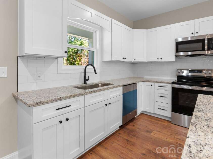 2208 University Drive, Lancaster, SC 29720.  MLS# CAR4437327, YatesRealty ID 59025. 