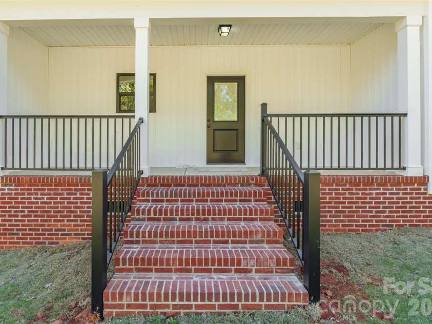 2208 University Drive, Lancaster, SC 29720.  MLS# CAR4437327, YatesRealty ID 59025. 