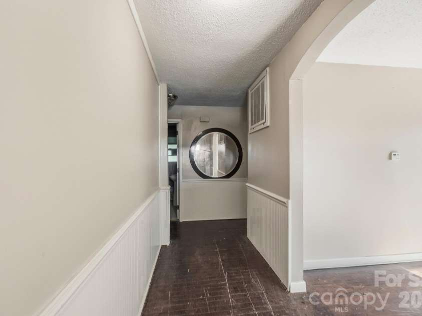 1427 Westbrook Circle, Gastonia, NC 28052.  MLS# CAR4438128, YatesRealty ID 59027. 