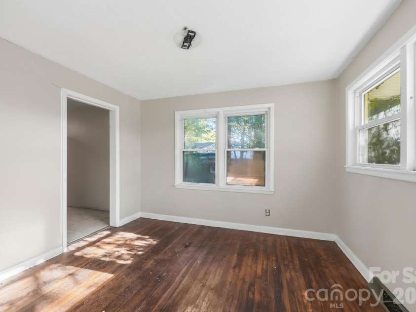 1427 Westbrook Circle, Gastonia, NC 28052.  MLS# CAR4438128, YatesRealty ID 59027. 