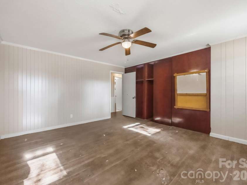 1427 Westbrook Circle, Gastonia, NC 28052.  MLS# CAR4438128, YatesRealty ID 59027. 