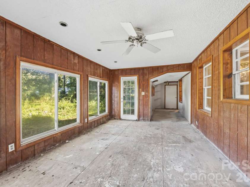 1427 Westbrook Circle, Gastonia, NC 28052.  MLS# CAR4438128, YatesRealty ID 59027. 