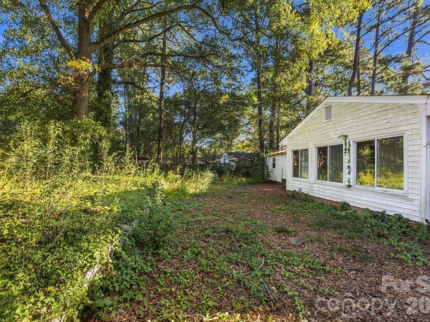 1427 Westbrook Circle, Gastonia, NC 28052.  MLS# CAR4438128, YatesRealty ID 59027. 