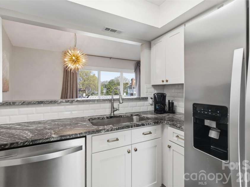 9400 Vicksburg Park Court, Charlotte, NC 28210.  MLS# CAR4345519, YatesRealty ID 5903. 
