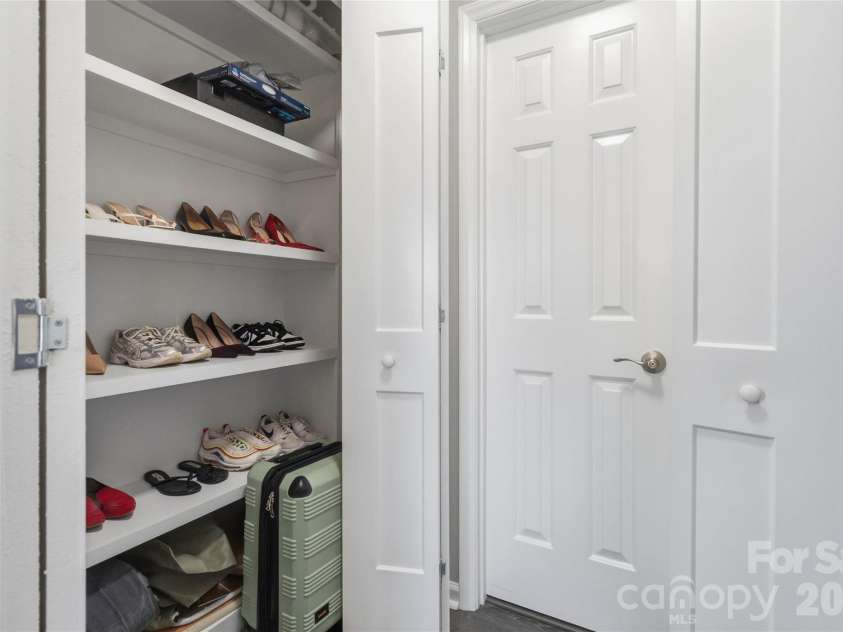 9400 Vicksburg Park Court, Charlotte, NC 28210.  MLS# CAR4345519, YatesRealty ID 5903. 