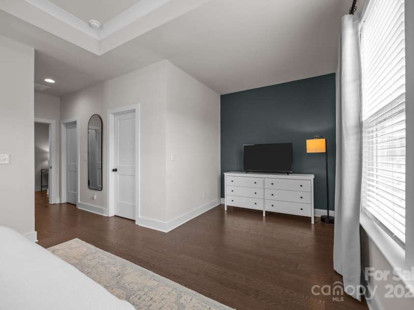 1037 Naples Drive, Davidson, NC 28036.  MLS# CAR4226559, YatesRealty ID 5904. 