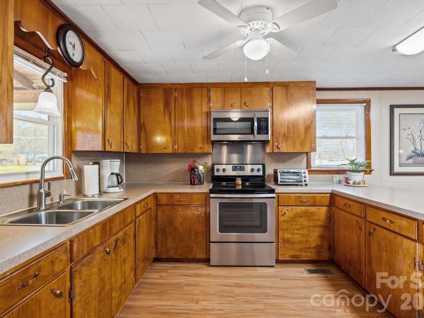 420 Sportsman Drive, Salisbury, NC 28146.  MLS# CAR4360765, YatesRealty ID 5904. 