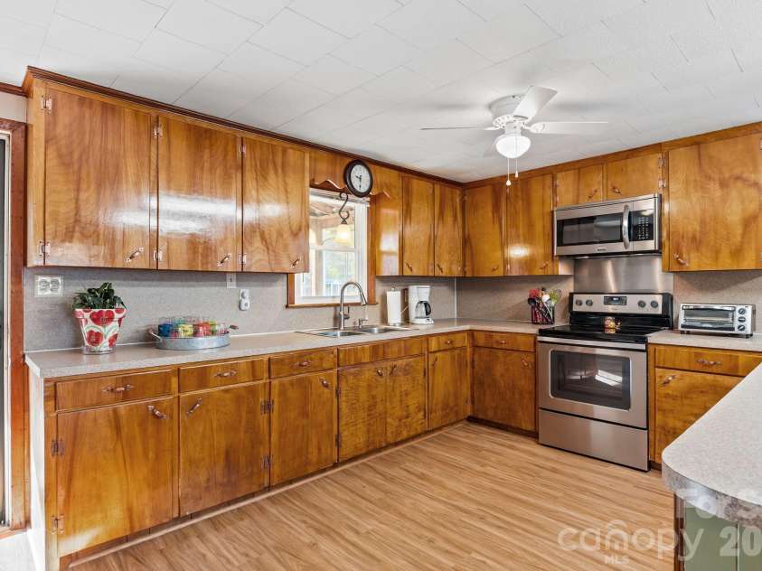 420 Sportsman Drive, Salisbury, NC 28146.  MLS# CAR4360765, YatesRealty ID 5904. 