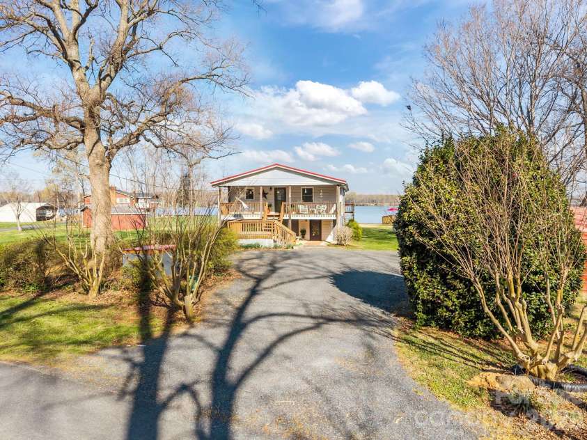 420 Sportsman Drive, Salisbury, NC 28146.  MLS# CAR4360765, YatesRealty ID 5904. 