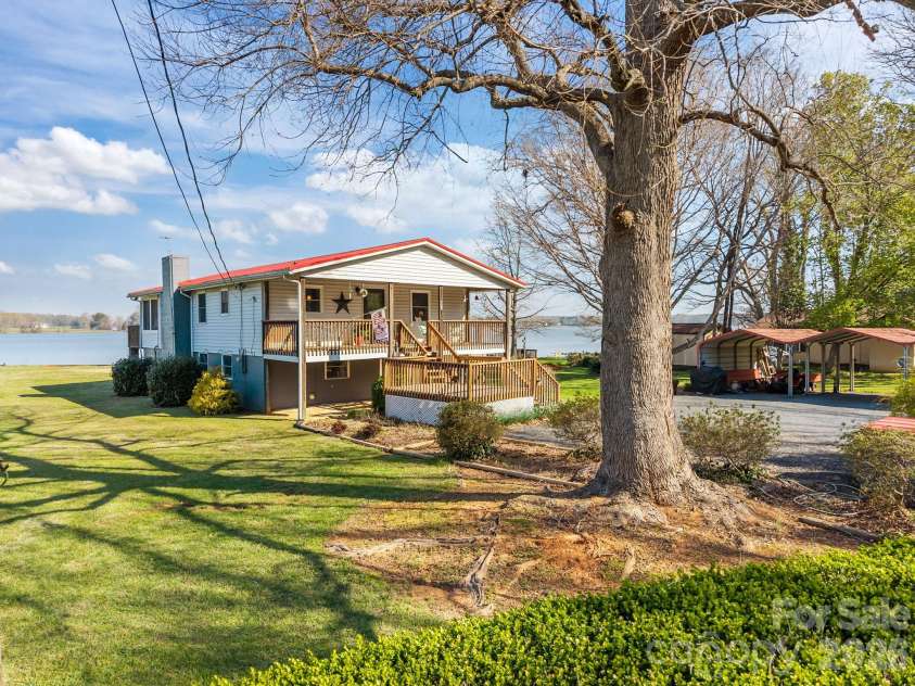 420 Sportsman Drive, Salisbury, NC 28146.  MLS# CAR4360765, YatesRealty ID 5904. 