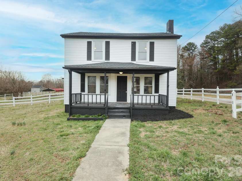 2809 Main Street, Kannapolis, NC 28081.  MLS# CAR4351482, YatesRealty ID 5905. 
