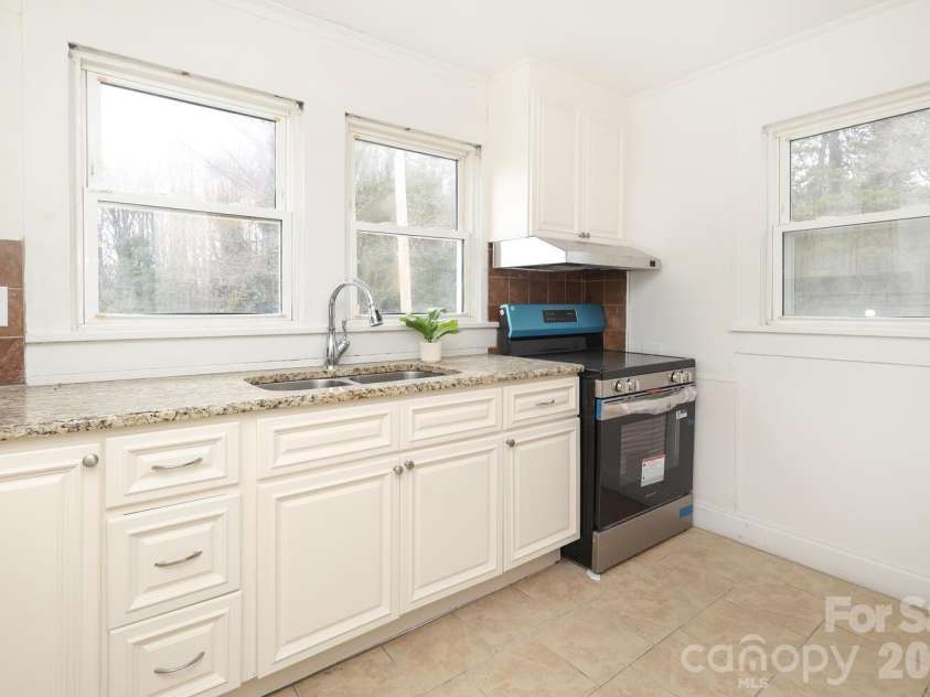 2809 Main Street, Kannapolis, NC 28081.  MLS# CAR4351482, YatesRealty ID 5905. 