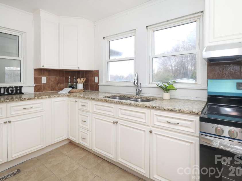2809 Main Street, Kannapolis, NC 28081.  MLS# CAR4351482, YatesRealty ID 5905. 