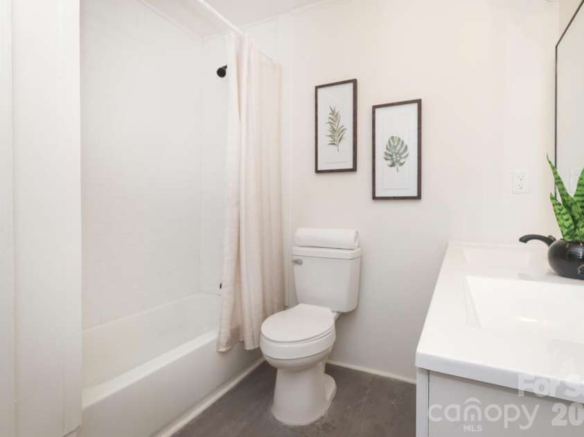 2809 Main Street, Kannapolis, NC 28081.  MLS# CAR4351482, YatesRealty ID 5905. 