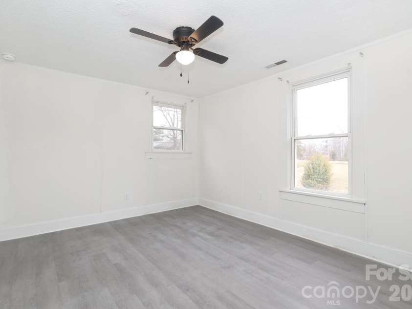 2809 Main Street, Kannapolis, NC 28081.  MLS# CAR4351482, YatesRealty ID 5905. 