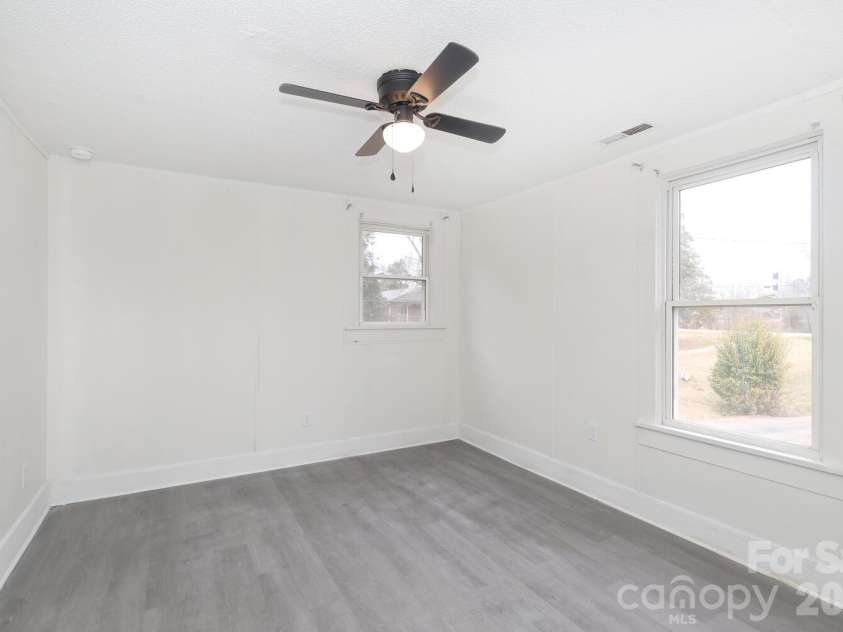 2809 Main Street, Kannapolis, NC 28081.  MLS# CAR4351482, YatesRealty ID 5905. 