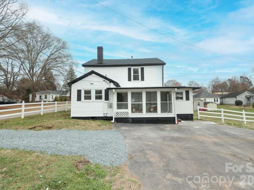 2809 Main Street, Kannapolis, NC 28081.  MLS# CAR4351482, YatesRealty ID 5905. 