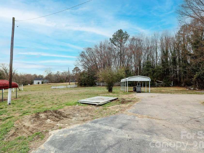 2809 Main Street, Kannapolis, NC 28081.  MLS# CAR4351482, YatesRealty ID 5905. 