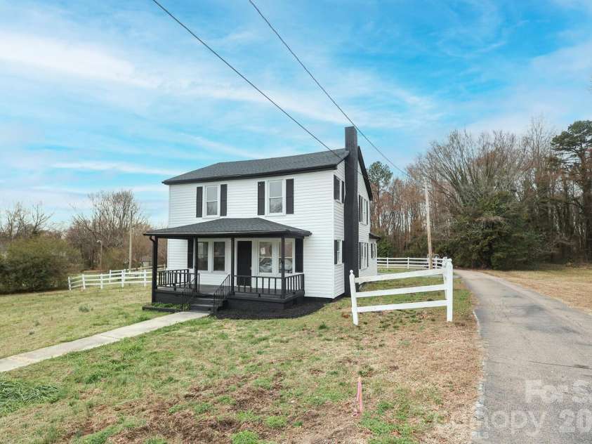 2809 Main Street, Kannapolis, NC 28081.  MLS# CAR4351482, YatesRealty ID 5905. 