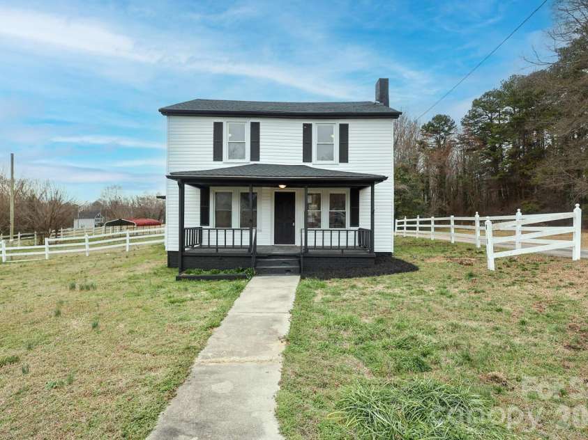 2809 Main Street, Kannapolis, NC 28081.  MLS# CAR4351482, YatesRealty ID 5905. 