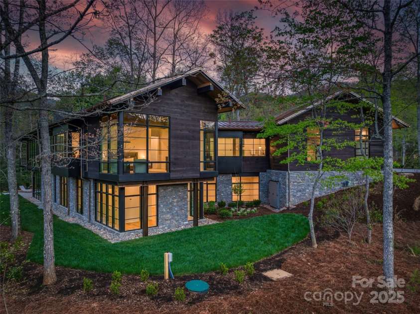 374 Walnut Valley Parkway, Arden, NC 28704.  MLS# CAR4130305, YatesRealty ID 5905. 