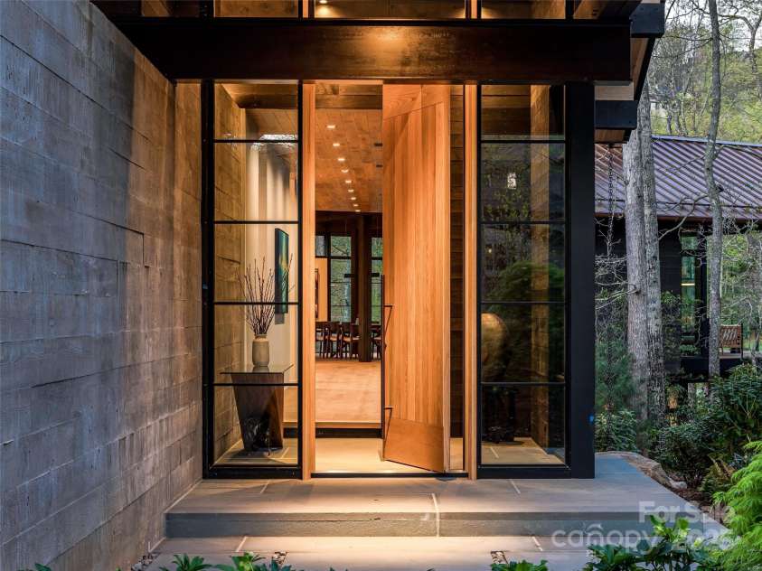 374 Walnut Valley Parkway, Arden, NC 28704.  MLS# CAR4130305, YatesRealty ID 5905. 