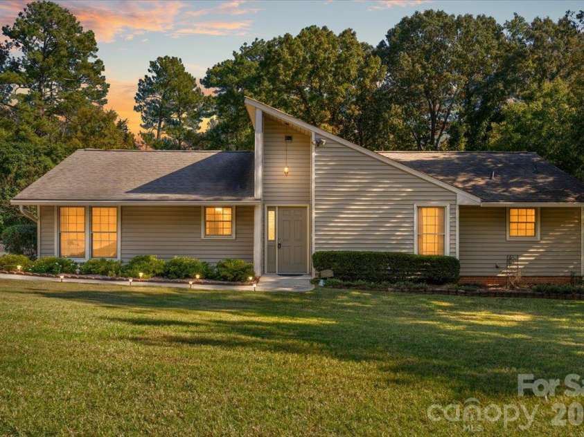 838 Silver Fox Drive, Concord, NC 28025.  MLS# CAR4432624, YatesRealty ID 59058. 